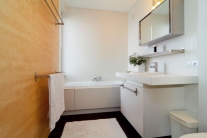 Malá kúpeľňa. Pre romantikov útulná, pre minimalistov kompaktná.